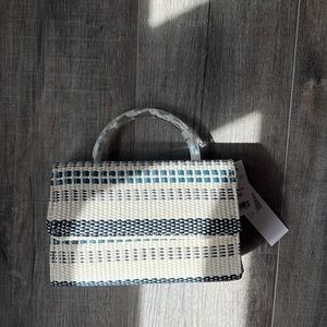 NWT purse comes with long chain strap for over shoulder